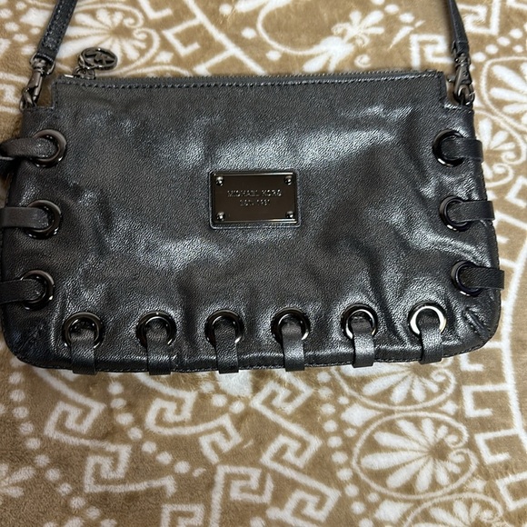 Micheal Kors Grey Metallic Wristlet- Bag - Picture 2 of 10